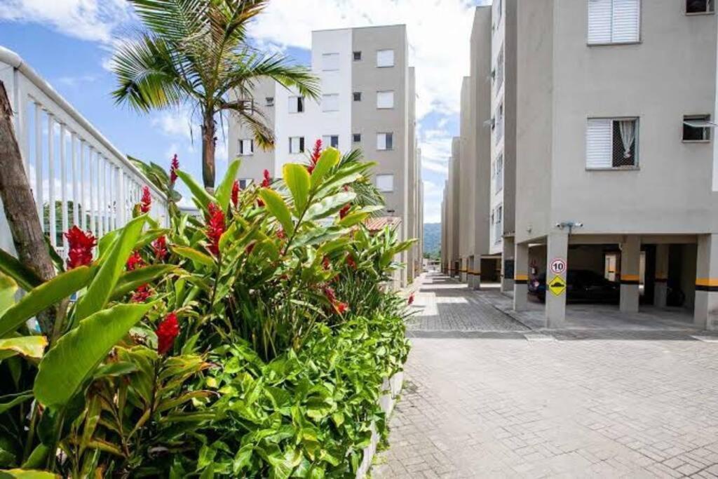 Apto Em Divisa Com A De Itagua E Facil Acesso As Praias Fica Ao Lado Do Atacado Tenda Da Rodovia Rio Santos Ubatuba